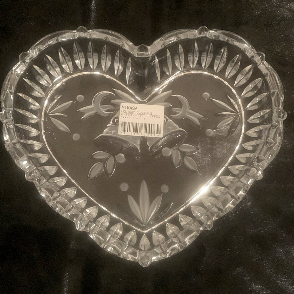 Mikasa Holiday Classics Crystal Heart Tray 9” NWT